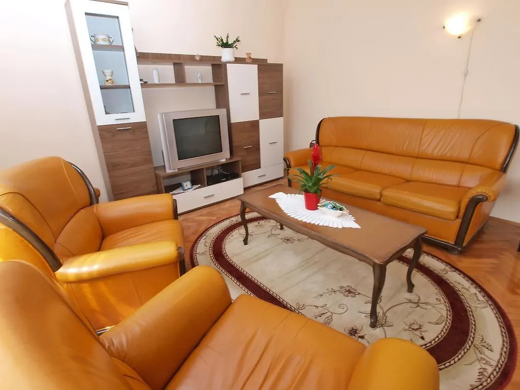 Apartments Ivanka 1056 Pula