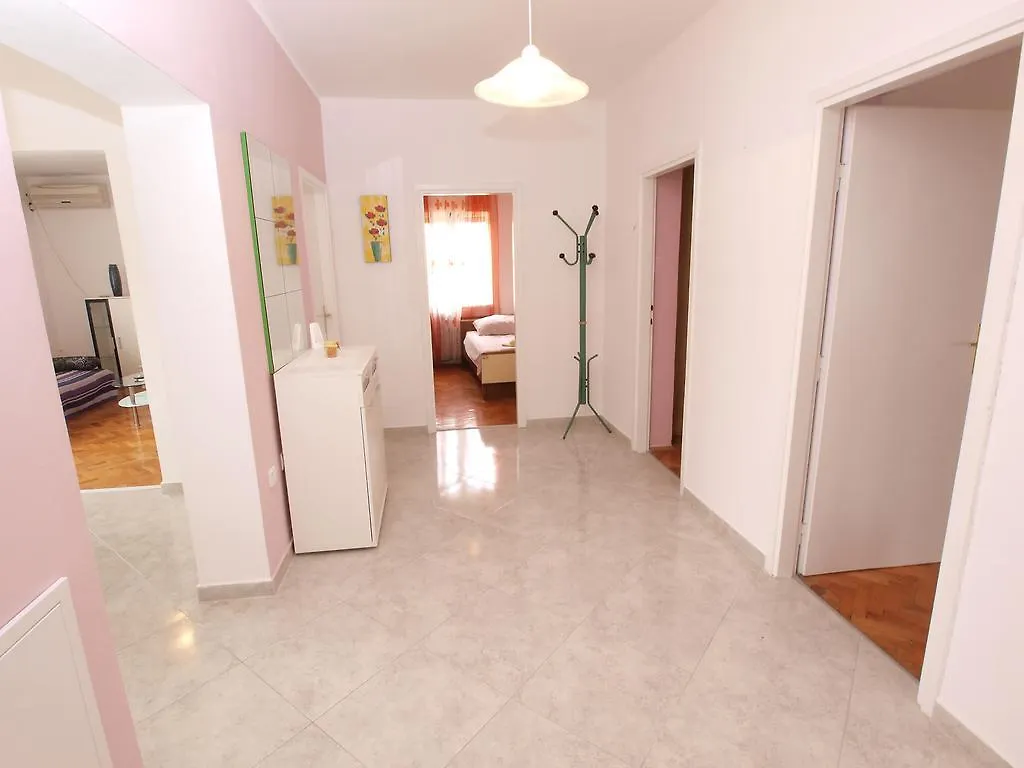 Apartments Ivanka 1056 Pula Croatia