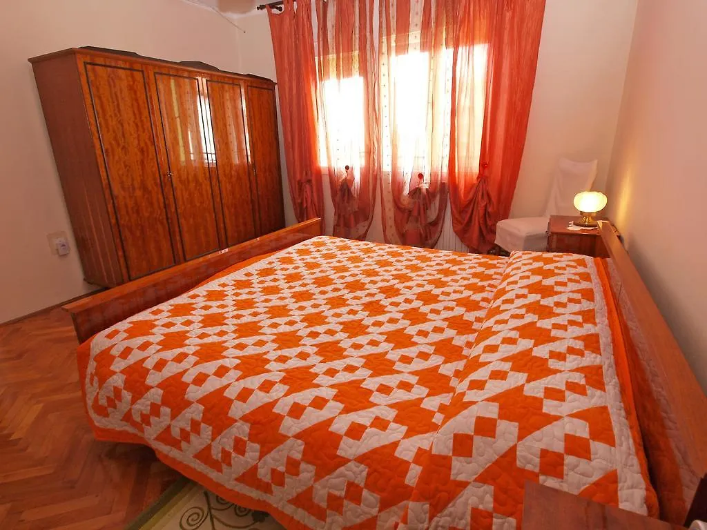 Apartments Ivanka 1056 Pula