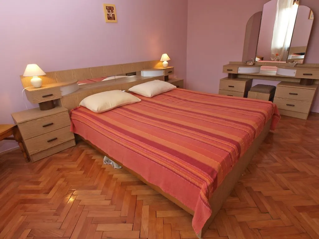 Apartments Ivanka 1056 Pula