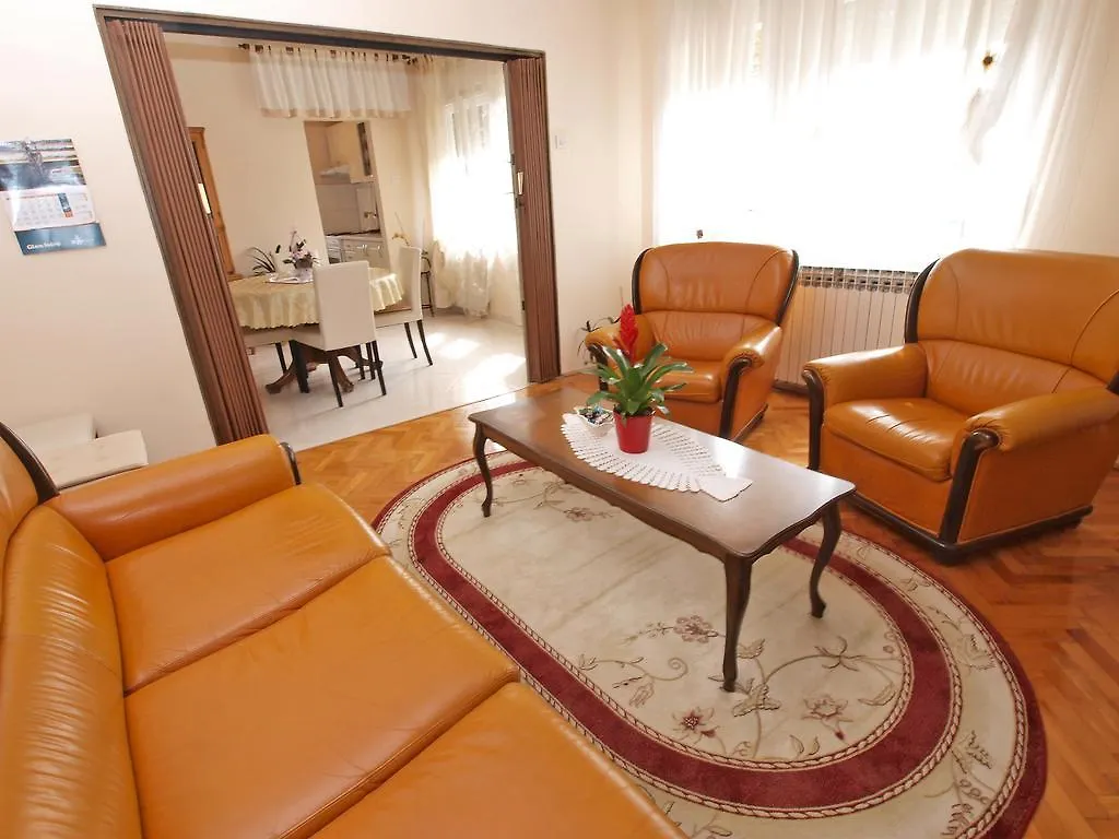 Apartments Ivanka 1056 Pula