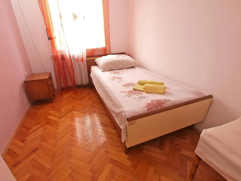 Apartments Ivanka 1056 Pula