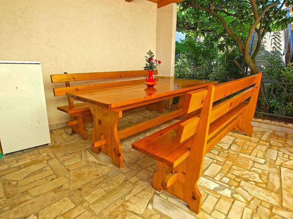 Apartments Ivanka 1056 Pula