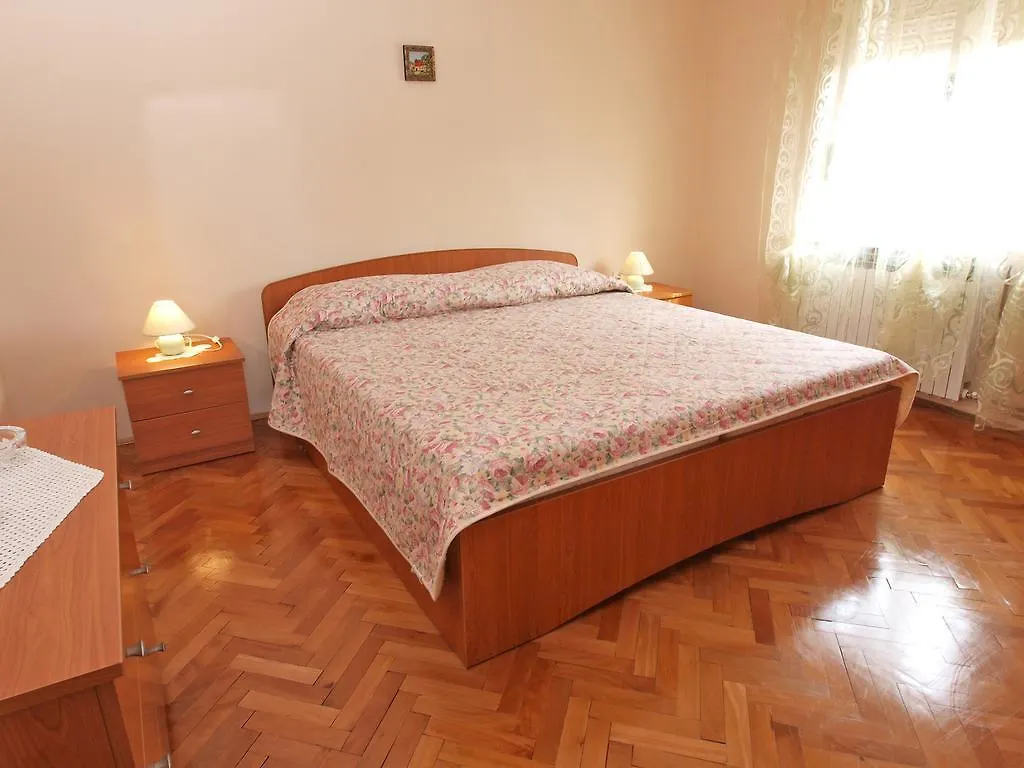Apartments Ivanka 1056 Pula