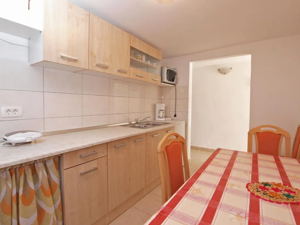 Apartments Ivanka 1056 Pula