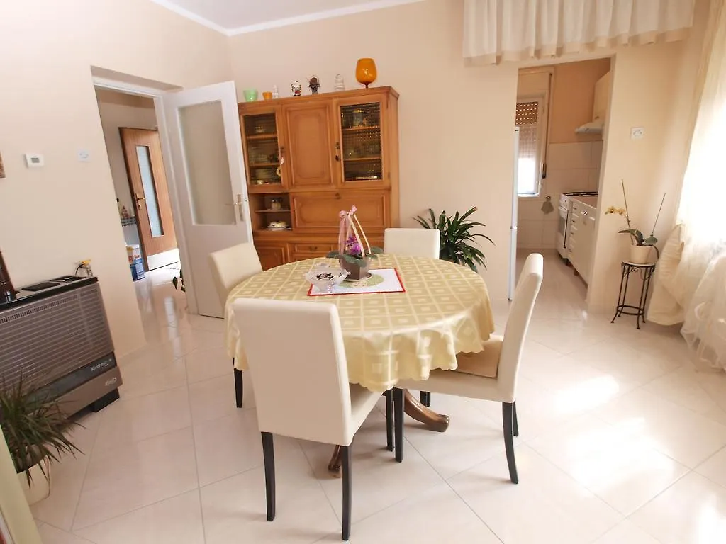 Apartments Ivanka 1056 Pula