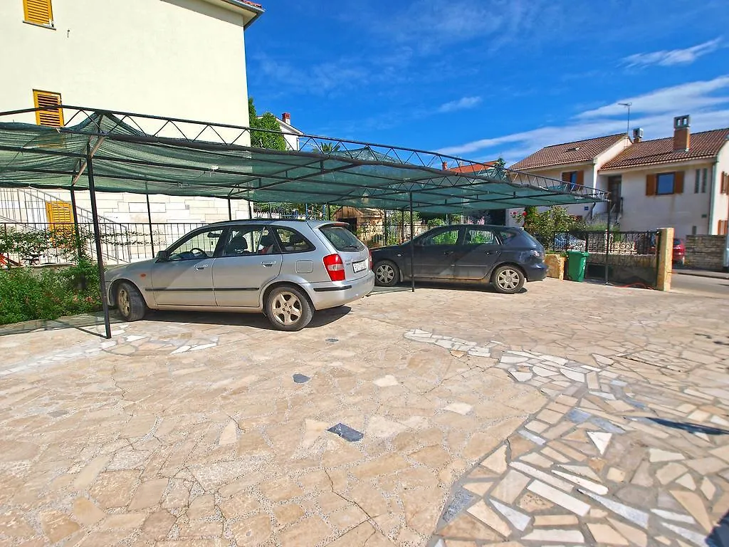 Apartments Ivanka 1056 Pula