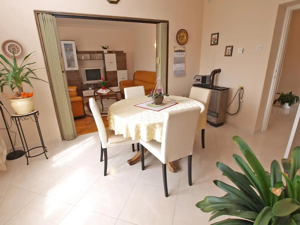 Apartments Ivanka 1056 Pula