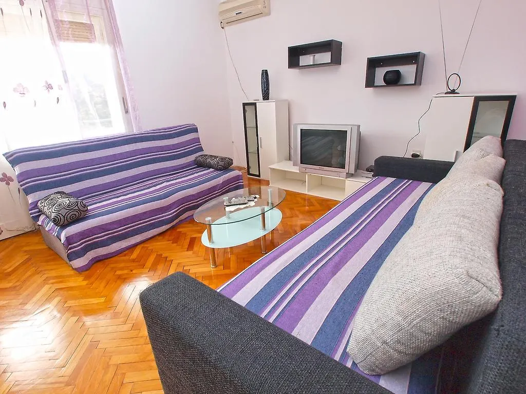 Apartments Ivanka 1056 Pula