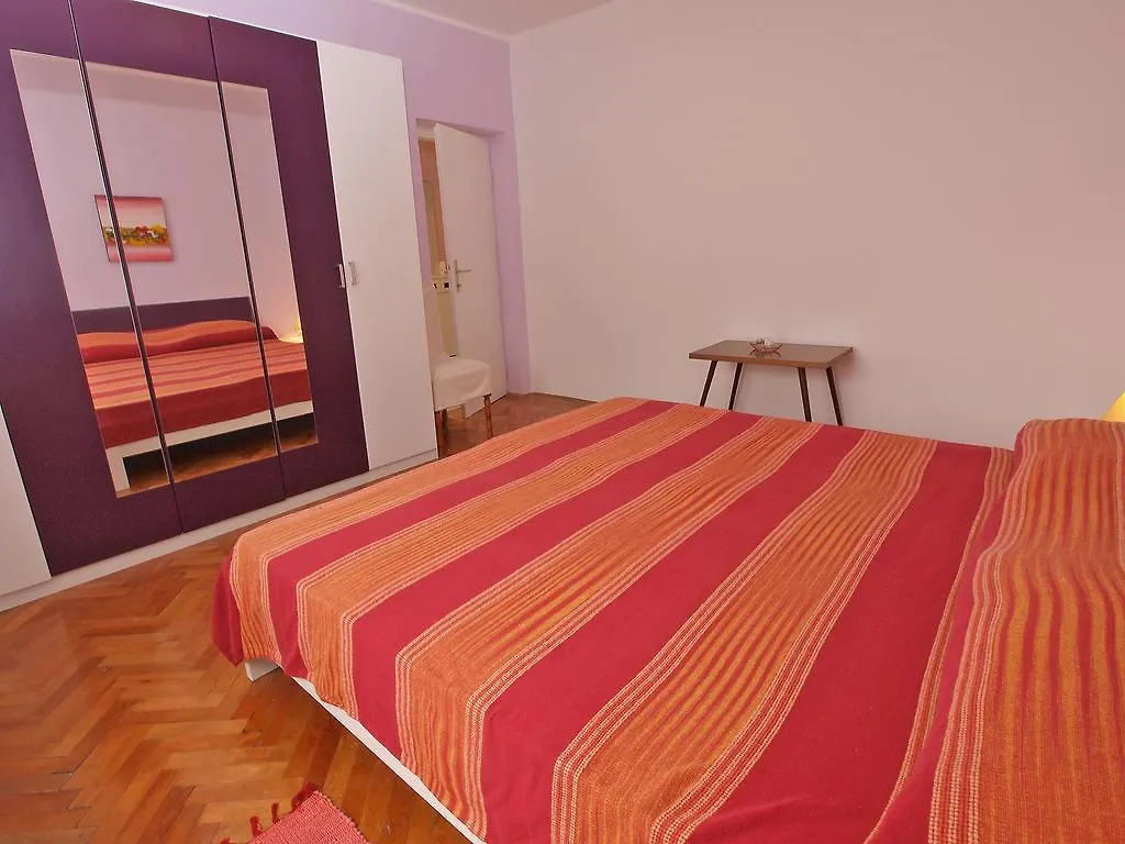 Apartments Ivanka 1056 Pula