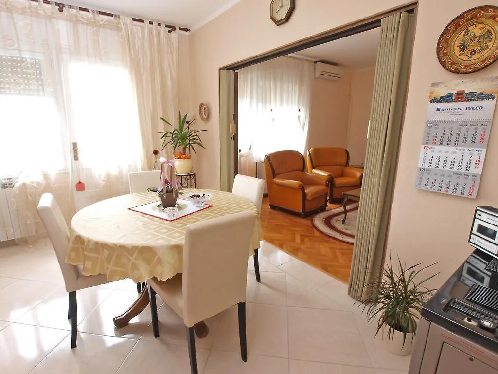 Apartments Ivanka 1056 Pula
