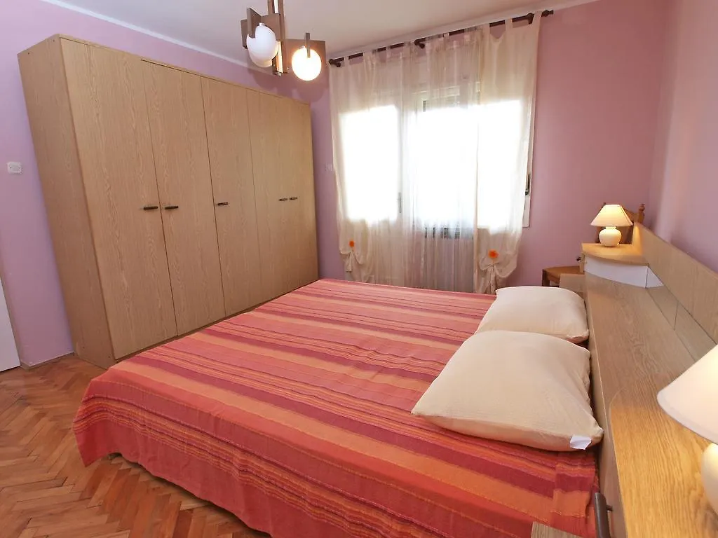 Apartments Ivanka 1056 Pula 0*,