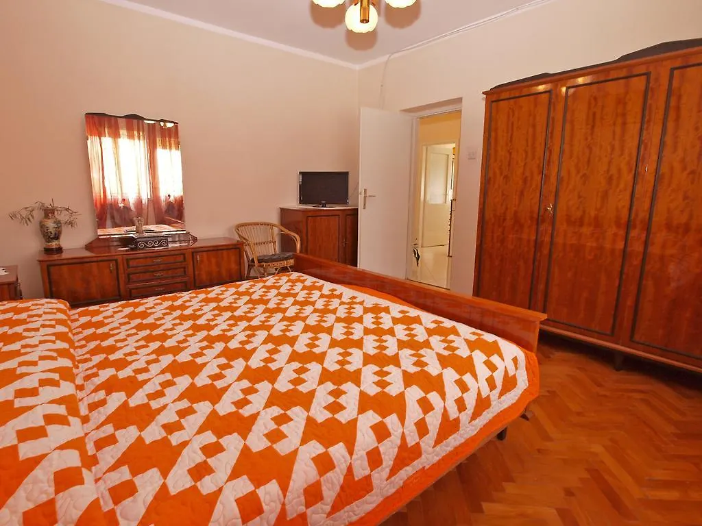 Apartments Ivanka 1056 Pula