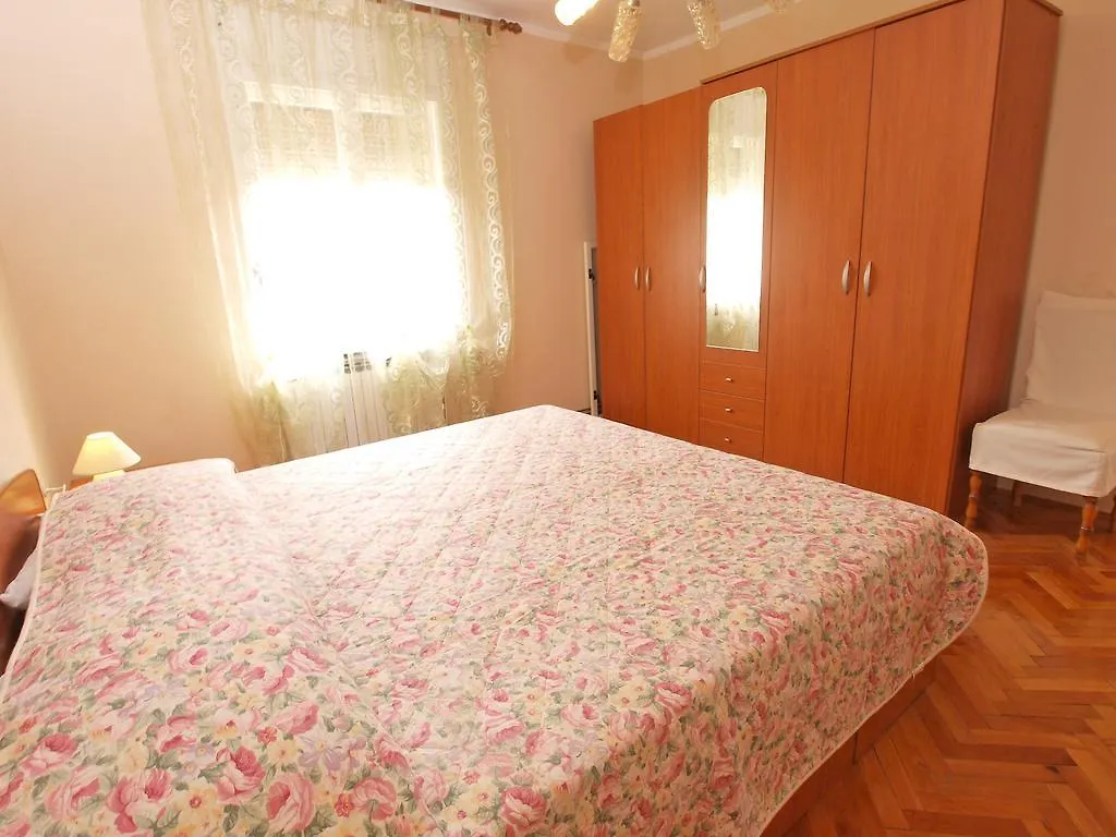 Apartments Ivanka 1056 Pula